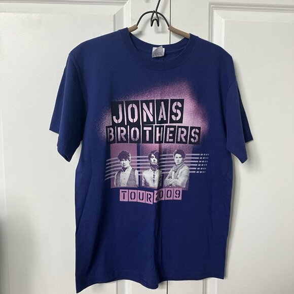Jonas Brothers T-shirt Womens M 2009 Tour Purple Graphic Crewneck Tee - Picture 1 of 6